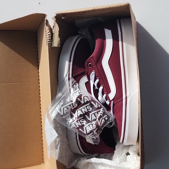Vans - Picture 3 of 3